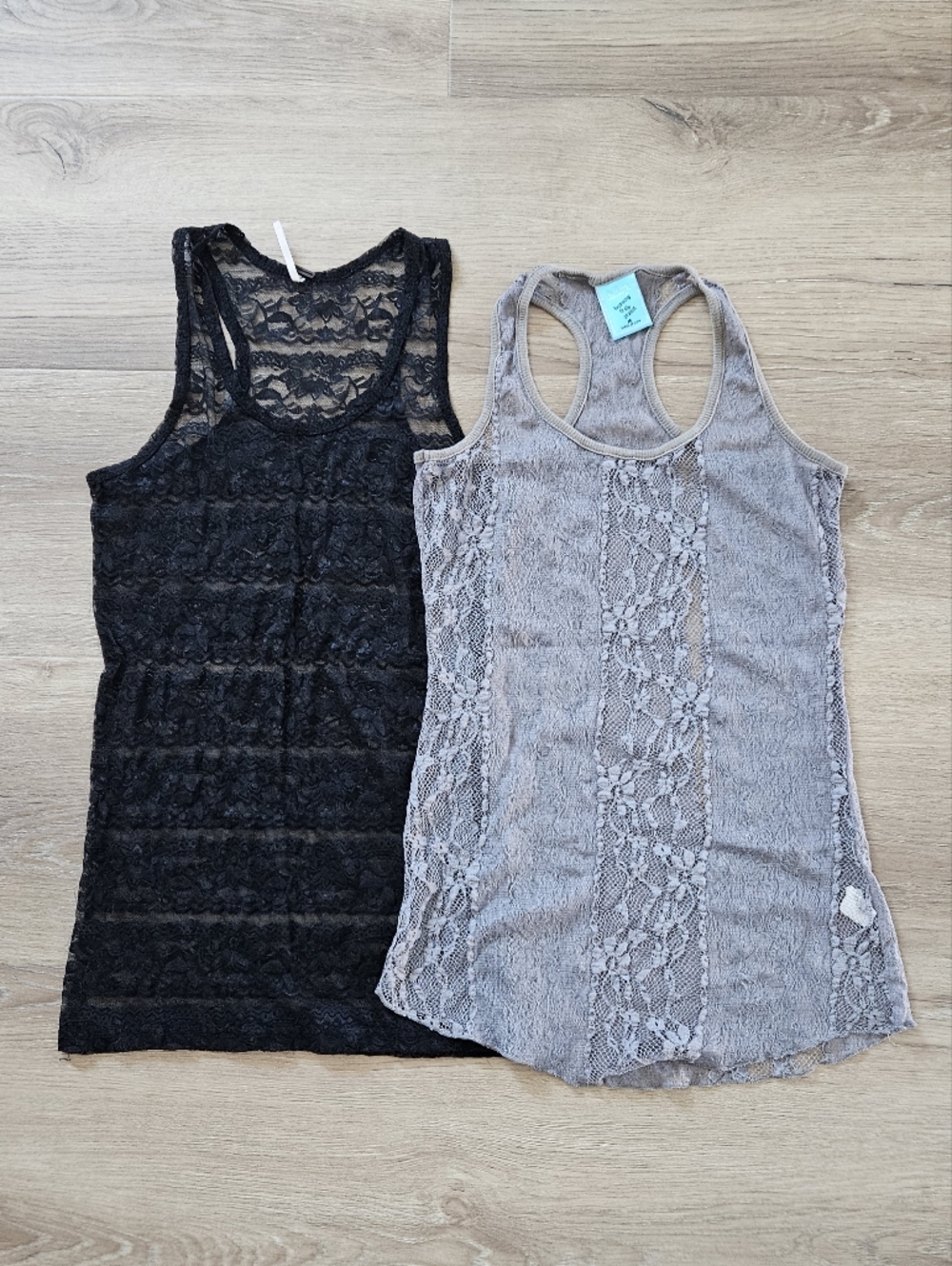 Set Of 2 Lace Racerback Tank Tops in Gray and Black Size M